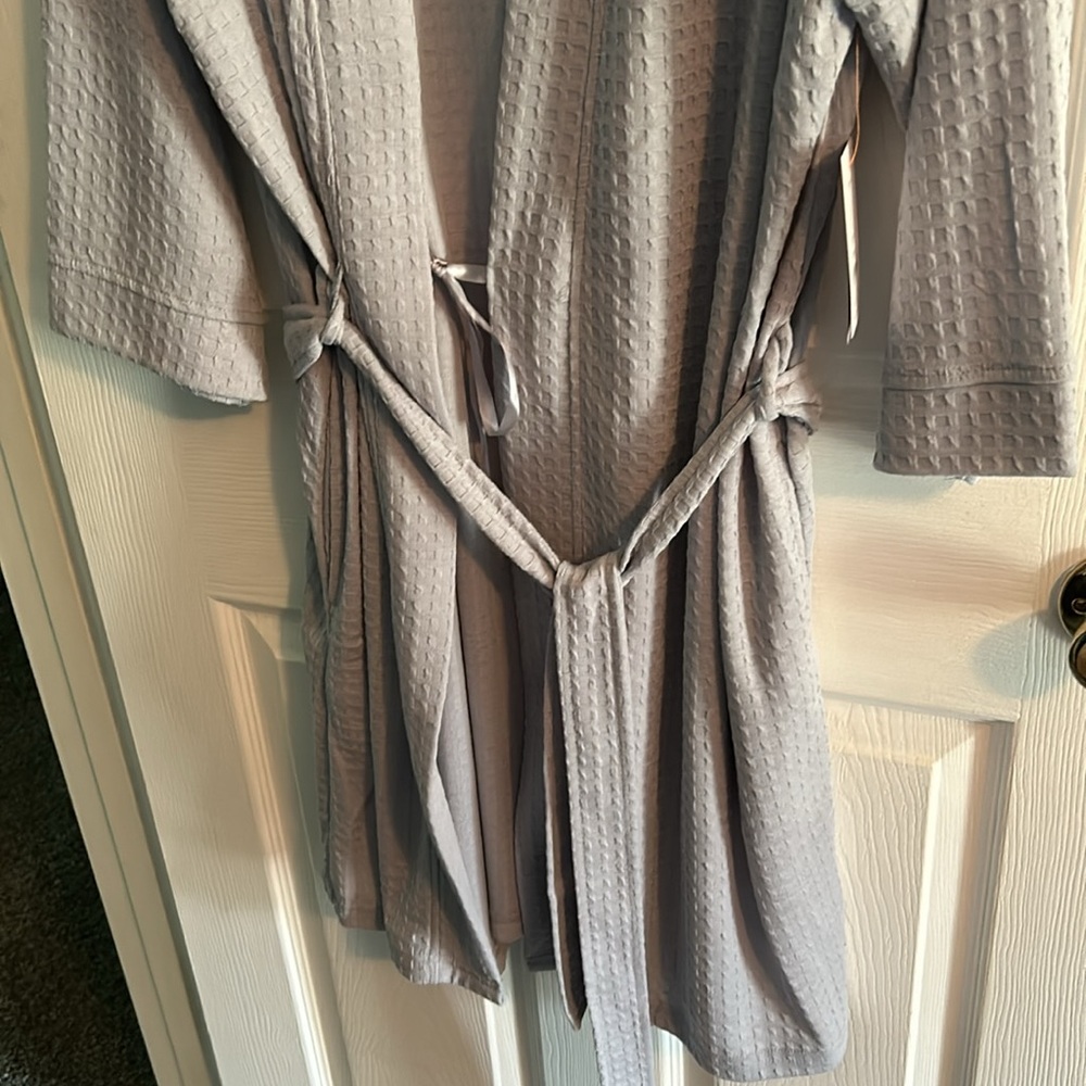 Joyspun Soft Silver Waffle Knit Kimono Tie Close Robe - Picture 7 of 16